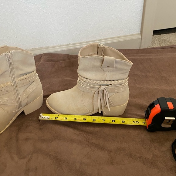 Jelly pop Ankle Boots. Inner zipper, New without tags. Cream color size 6M - Picture 11 of 13